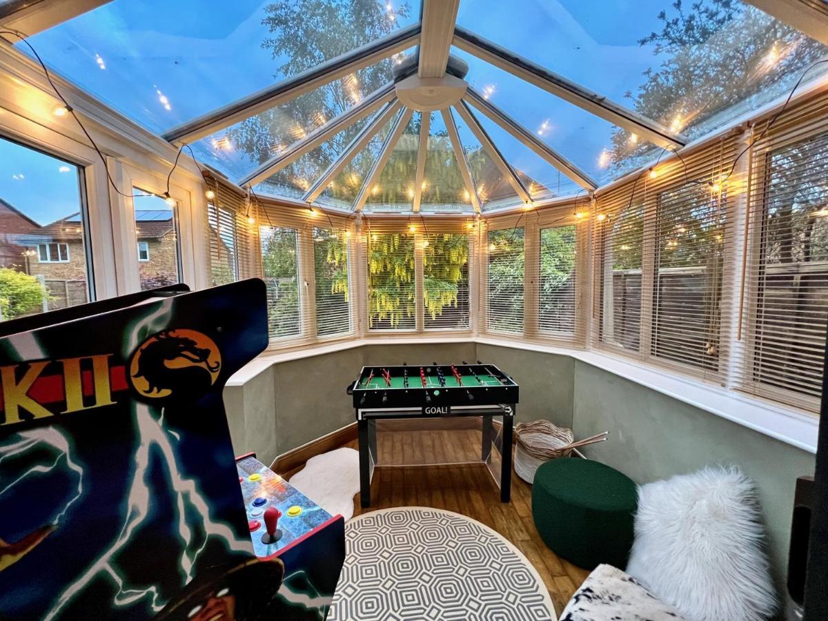 4-Bed Cotswold Getaway With Hot Tub & Gaming Room Churchdown Esterno foto