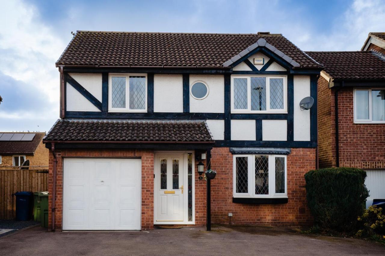 4-Bed Cotswold Getaway With Hot Tub & Gaming Room Churchdown Esterno foto