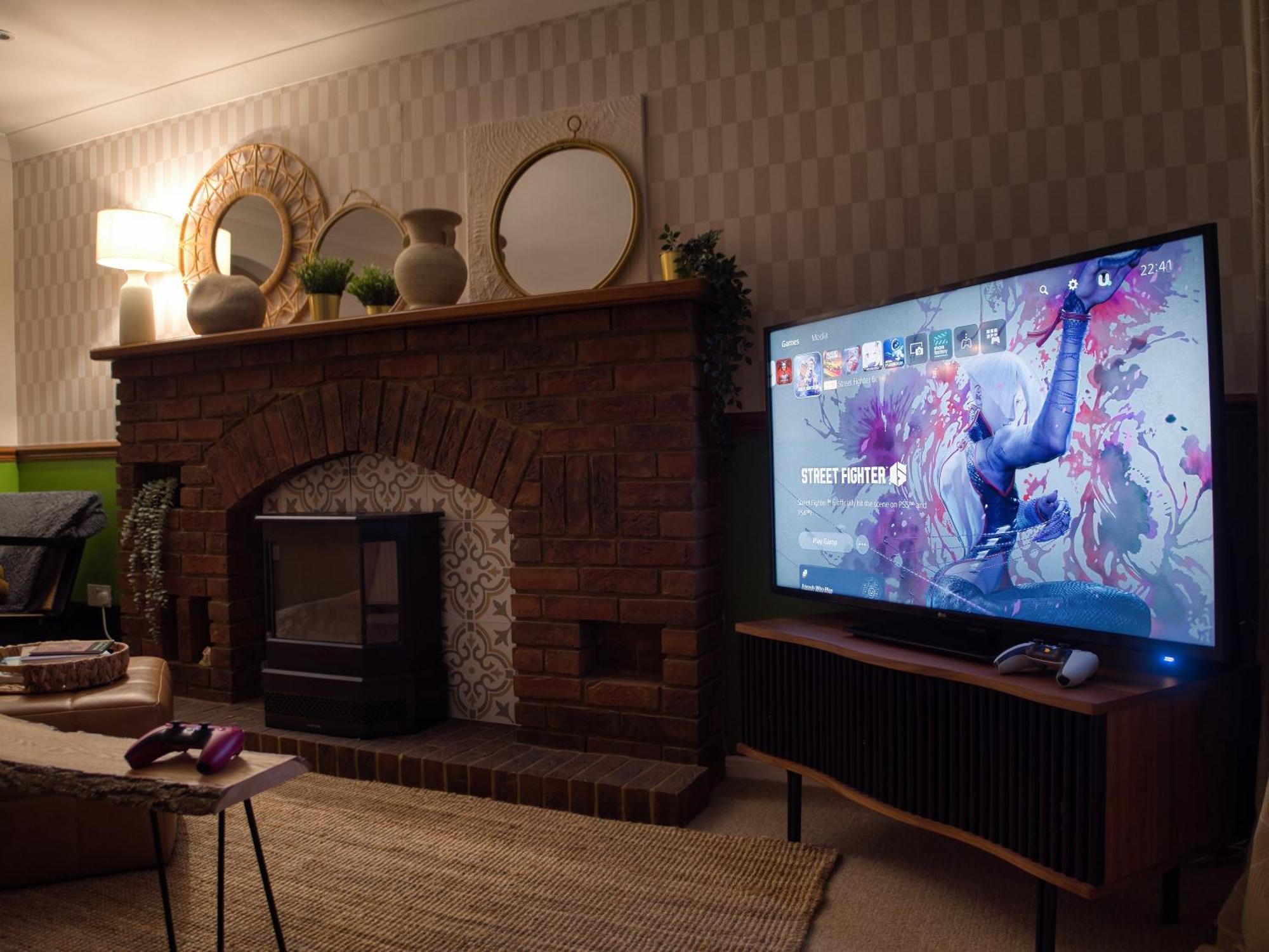 4-Bed Cotswold Getaway With Hot Tub & Gaming Room Churchdown Esterno foto